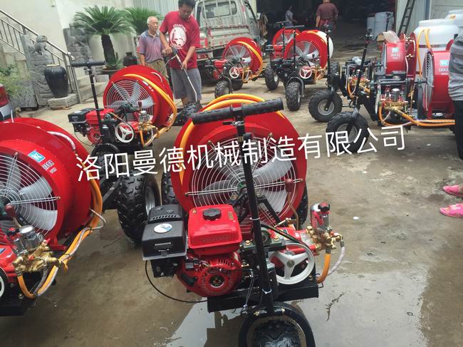 自(zi)走(zou)式(shi)風(fēng)送打(da)藥(yao)機(ji)